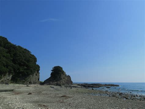 独自の階級制度が採用された富裕層の生徒が通う名門学園で繰り広げられる学園ギャンブルストーリーであり、原作担当の河本が新都社に投稿していた『ドミニウム〜極色少女賭博伝〜』が原型となっている。 で 金持 かねも ちの 生徒 せいと も 多 おお いから 賭 か け 金 きん が 半端 はんぱ じゃない. 和深駅から海岸に降りる - 光つかまえて～雫と海と季節の ...