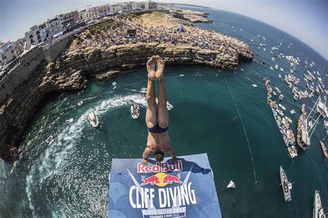 Red Bull Cliff Diving Revient En France à Saint Raphaël