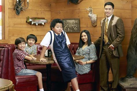 Eddie finally respects his parents' immigrant struggle. Fresh Off the Boat y Speechless renovadas en ABC - Spoiler ...