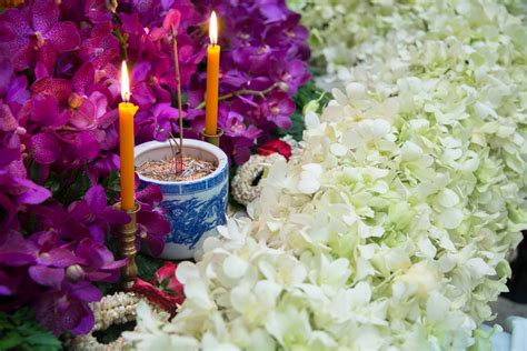 The majority of funerals (葬儀, sōgi or 葬式, sōshiki) in japan include a wake, the cremation of the deceased, a burial in a family grave, and a periodic memorial service. Asian Flowers for Funerals: What is appropriate in ...