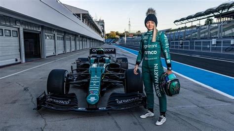 Jessica Hawkins Becomes First Woman To Test A Formula One Car Since 2018
