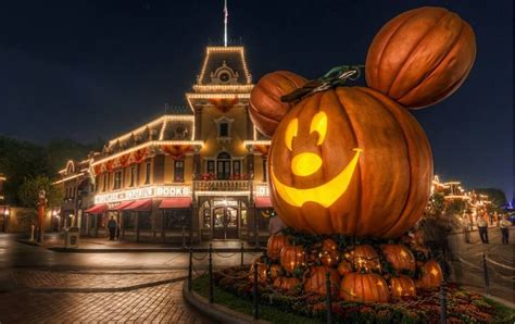 Halloween Time At Disneyland Disneyland Halloween Disneyland