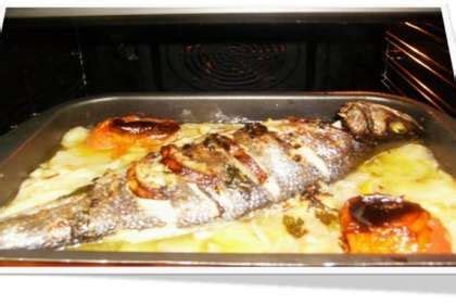 A la hora de comprar las lubinas, le diremos al pescadero que nos las limpie para cocinarlas al 2. Lubina al horno | Receta | Lubina al horno, Lubina ...