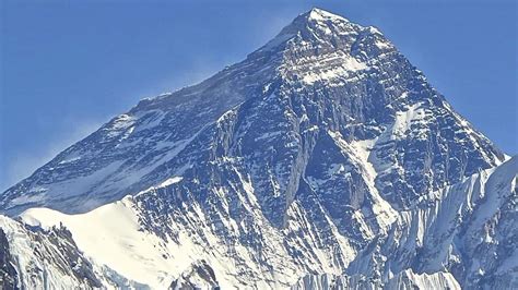 Commercial Mountaineering Turns Mount Everest Into Worlds Highest