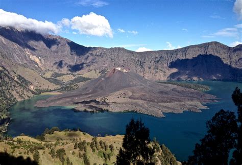 A Guide To Hiking Mount Rinjani Evelyn Cheng Medium