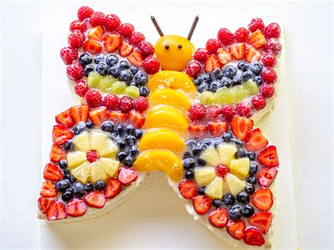 Wie lang das auftauen dauert, hängt stark von der größe der stücke und dem teig aus deinem blechkuchen rezept ab. Bunter Schmetterlingstorte mit viel Obst dekoriert ...