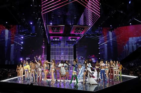 Desfile De Victorias Secret 2017 Las Modelos Al Completo En El