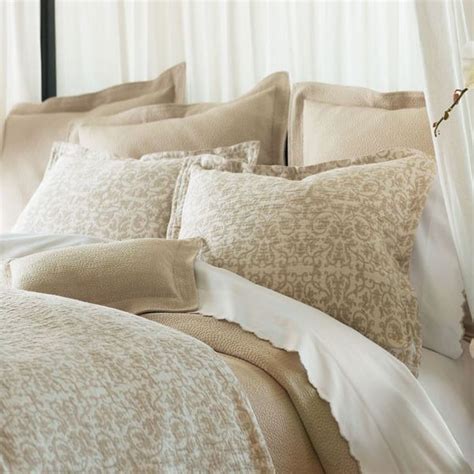 Beige And White Bedding Products For Creating Warm And Elegant Nuance