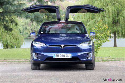 Essai Tesla Model X 90d Vers Linfini Et Au Delà Une Fille Au Volant