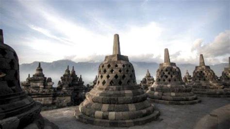 Pengaruh Kebudayaan Masa Hindu Buddha Di Indonesia Dari Bidang