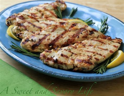 how to make moist tender grilled chicken breasts