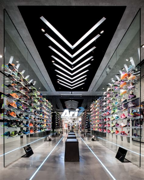 If You Prefer A Futuristic Design Here Is One Ari Running Shop Designed By Whitesp