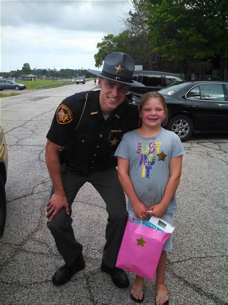 Cop Buys Lemonade At Girl’s Stand And Returns Next Day But Not To Buy More Creepyworld