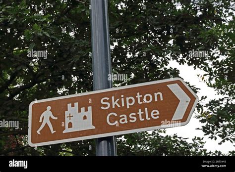 Brown Tourist Sign For Skipton Castle Skipton Stock Photo Alamy