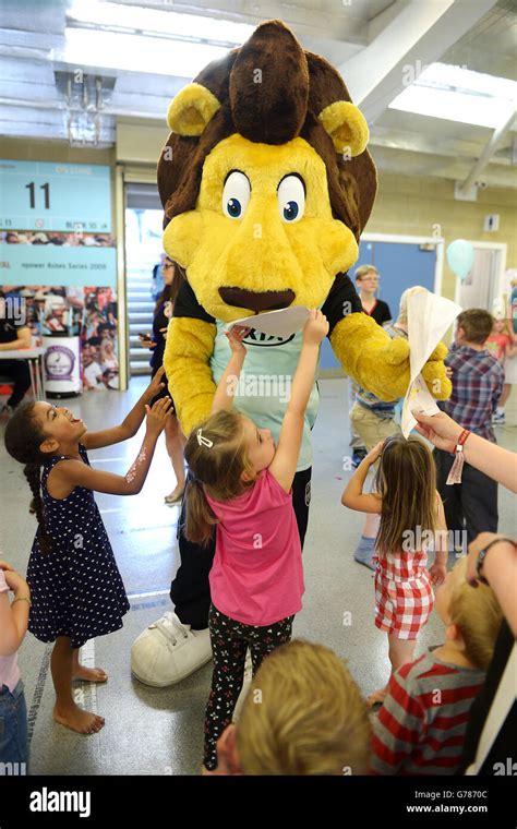 Caesar The Lion With Young Surrey Fans Hi Res Stock Photography And
