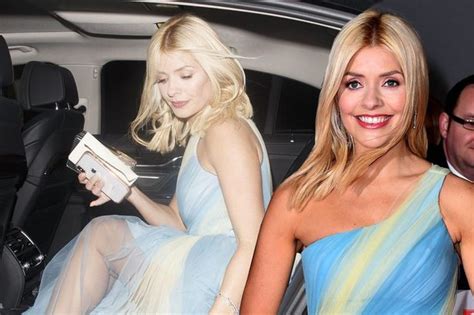 Ntas Holly Willoughby Flashes Her Legs At The National Television Awards As She Struggles With