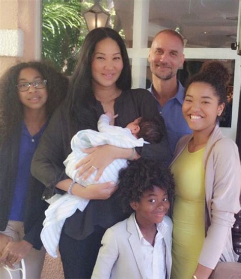 Kimora Lee Simmons Takes A Walk With Her Baby And Husband Tim Leissner