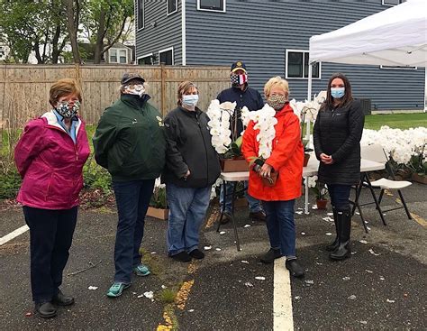 Maybe you would like to learn more about one of these? Rotaries Donate Flowers To Hospital Employees - Dan's Papers
