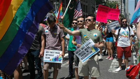 Россияне на гей параде в Нью Йорке или ЛГБТ СССР bbc news Русская служба