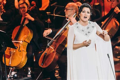 Russian Soprano Anna Netrebko Out At Met Opera Over Putin Support