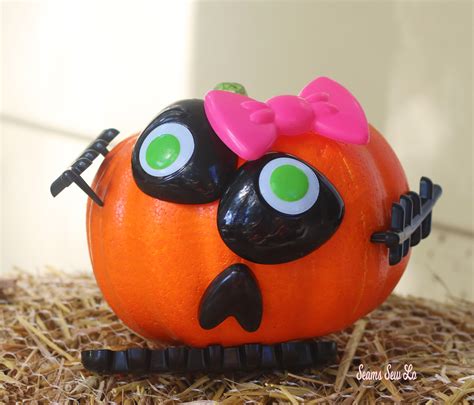 But decorating a pumpkin is a little different when you are too young to be trusted with your mom's best steak knife. Easy Pumpkin Decorating for Kids and Toddlers Girls with Pink Bow - Seams Sew Lo