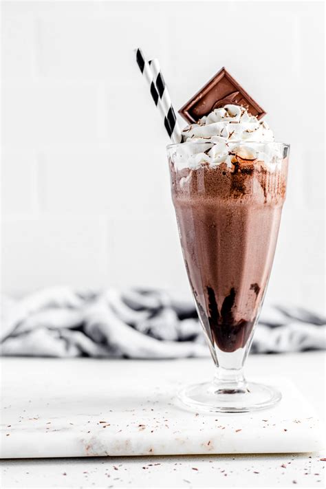 Classic Chocolate Milkshake Recipe Queenslee Appétit