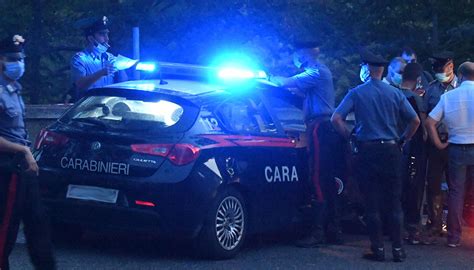 Napoli Ucciso 23enne In Piena Notte Incensurato Ma Nipote Del Boss