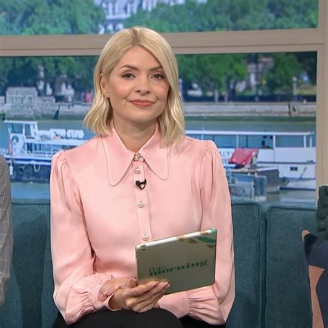 Holly Willoughby Ayshahannalize