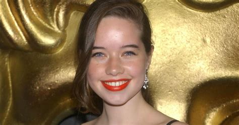 Anna Popplewell Wallpapers Free Download Theroyalspeaker