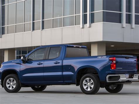 2019 Chevrolet Silverado 4 Cylinder Turbo First Review Kelley Blue Book