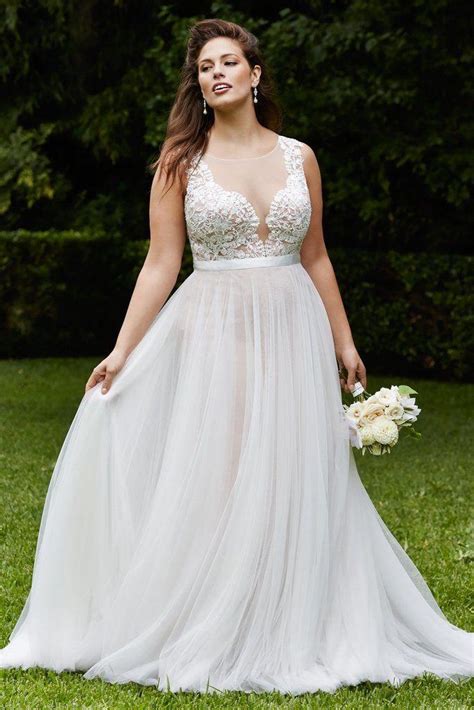 20 Gorgeous Wedding Gowns For Curvy Girls 2300148 Weddbook