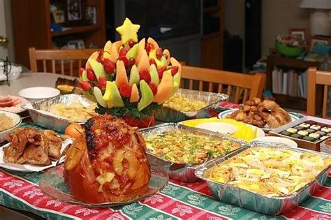 With christmas fast approaching, we're here to remind you of everything you can expect during an iconic filipino christmas season. Philippines Noche Buena | Pinoy christmas food, Holiday recipes, Noche buena