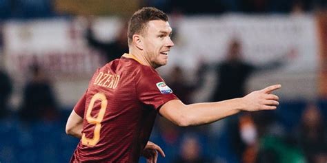 Sezonun sona ermesiyle birlikte transfer çalışmalarına başlayan fenerbahçe, kaliteli bir golcüyü dha'nın haberine göre roma'nın dünyaca ünlü forveti edin dzeko fenerbahçe için bugün i̇stanbul'a. Dzeko'dan "Fenerbahçe´ye transfer olacak mısın" sorusuna yanıt