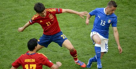 Mark borsch (ale) e stefan. España empata en su debut en la Eurocopa | Noticias de ...