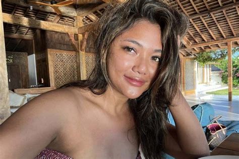 Marion Jola Tampil Seksi Dan Eksotis Tanpa Makeup Intip Potretnya