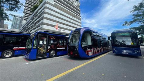 The bas muafakat johor has 26 bus routes in johor bahru with 284 bus stops. BRT pemangkin pengangkutan awam di Johor - YouTube