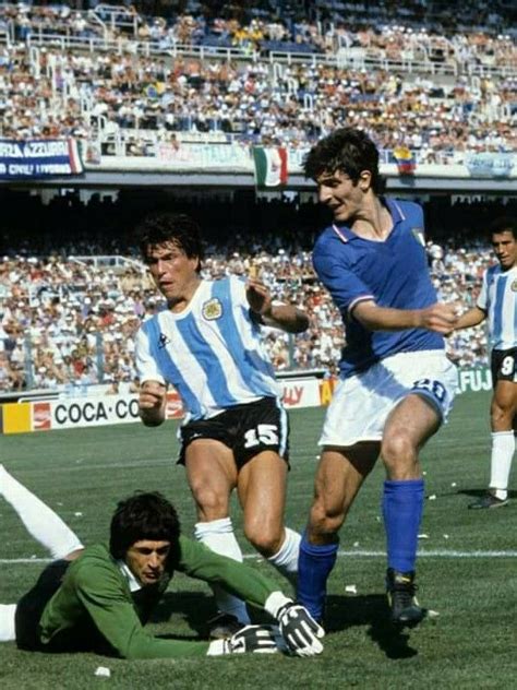 Fillol Daniel Passarella Y Paolo Rossi Argentina Vs Italia 1982 Lendas Do Futebol Copa Do