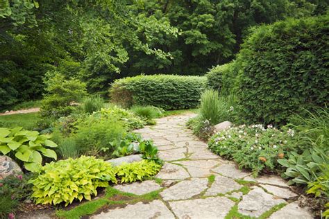 How To Lay A Stone Garden Path Diyers Guide Bob Vila