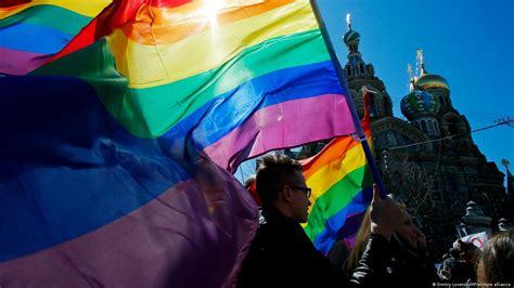 Активисты пытаются войти в процесс о запрете ЛГБТ в России Dw 29112023