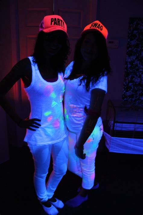 Tips On How To Throw A Black Light Party Neon Birthday Party Glow In