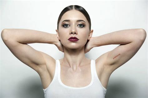 Olesya Rulin Celebrities Female Clothes Design Sports Bra