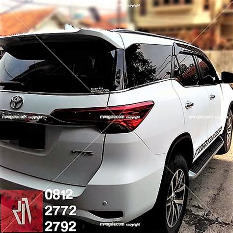 Maka anda bisa menggunakan imajinasi pikiran anda lalu mintalah kepada jasa pembuatan stiker kaca mobil yang ada di sekitar daerah anda tinggali. full-wrapping-stiker-mobil-bandung-fortuner-vrz-putih-doff ...