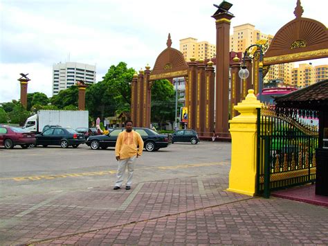 Bahkan pintu gerbang juga telah dipercepat pembangunannya. Kota Baharu, Kelantan. | Pintu Gerbang... | Abdul Aziz Al ...