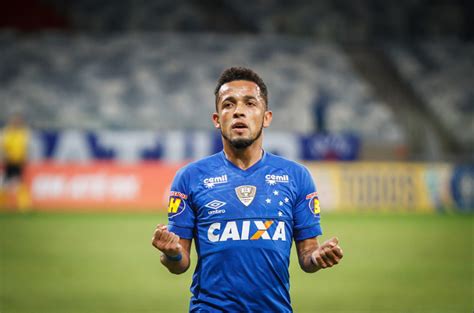 Atacante que estava no Cruzeiro acerta retorno ao Coritiba