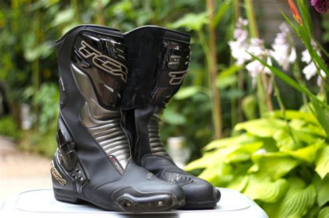Since you won't be in a position to predict the future. Best Waterproof Motorcycle Boots 2020 - Momentum Blog