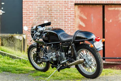 The beautiful cafe racer bmw is a one of a kind experience with a top speed upwards of 200km/h. A Better Boxer - James' BMW R80 Cafe Racer | Return of the ...