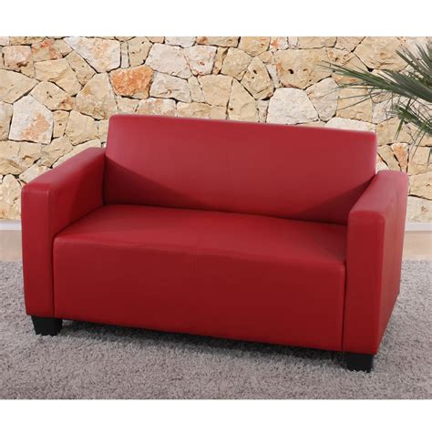 Se lo spazio c'è, scegli due divani da 3 posti e posizionali uno davanti all'altro. Set due divani a 2 posti RODDY, design moderno e comoda imbottitura, in similpelle rossa ...