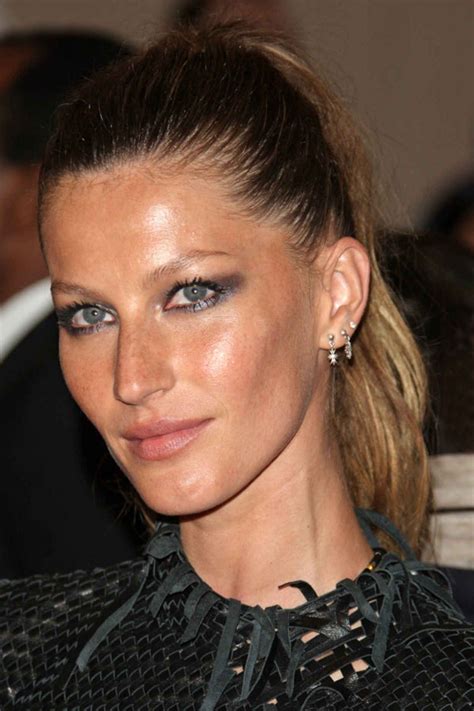 Gisele Bündchens 10 Best Hair And Makeup Looks Beauty Editor Gisele Bündchen Gisele Brady