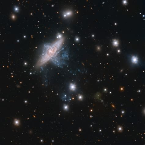 Vst Spots Superimposed Pair Of Spiral Galaxies Ngc 3314 Scinews