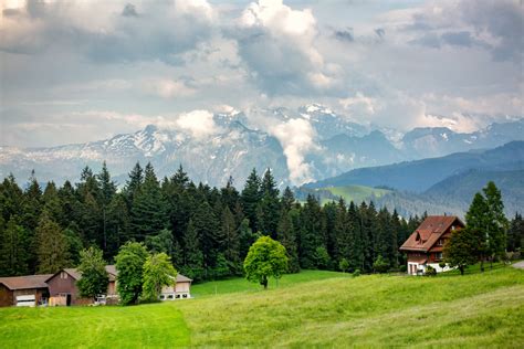 Hoher hügel im schweizer kanton zug. Raten Gottschalkenberg